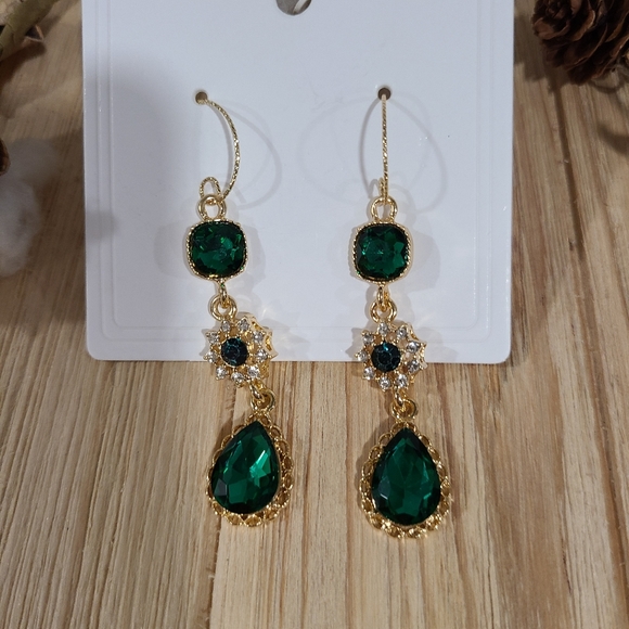 💚💚NEW💚💚GORGEOUS!! Emerald Green Rhinestone Waterdrop Earrings - Picture 10 of 12